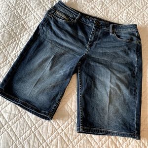 Above-the-knee, worn fewer than 10x